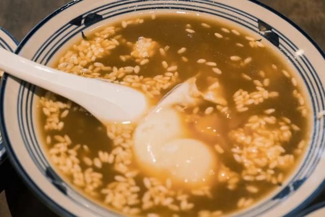 黄了！彩了！1h刹拢成都最近赏秋地，徒步拿奖牌、邂逅古寺银杏！老街美食好吃惨！