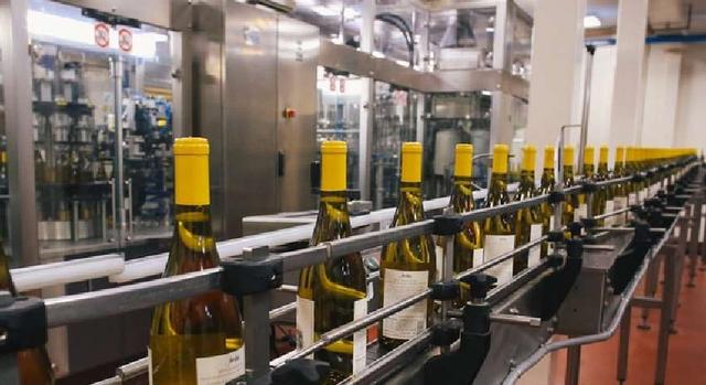 中方收到入群邀请函，特朗普也翻脸了：关税加到200%！受害者出现