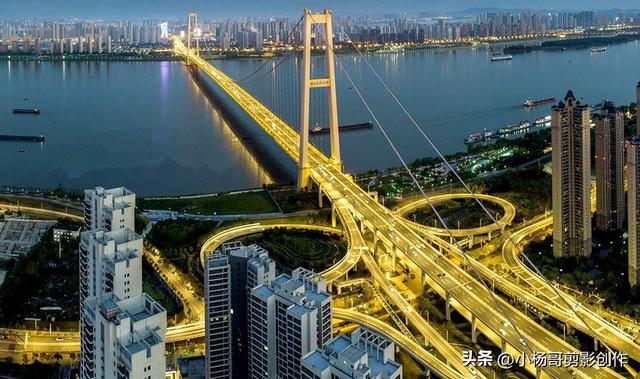 “世界桥梁看中国、中国桥梁看武汉”这句话，它为什么就火了呢？