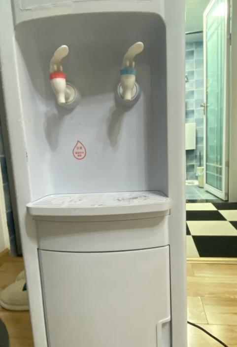 放桶装水的“饮水机”，为什么很少见了？网友：沦为时代的眼泪