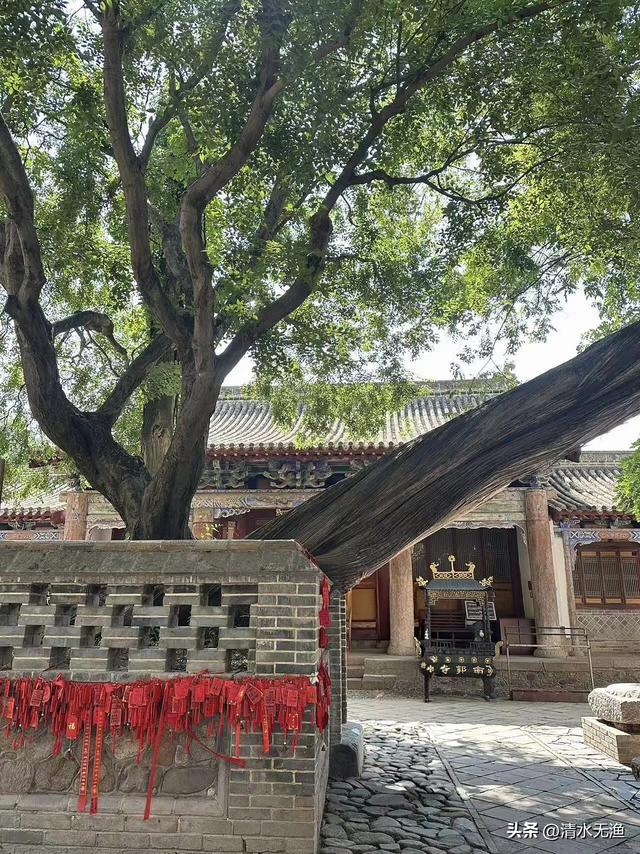 甘肃与陕西交界有座城，因一碗麻辣烫爆火，藏着令人惊叹的风景