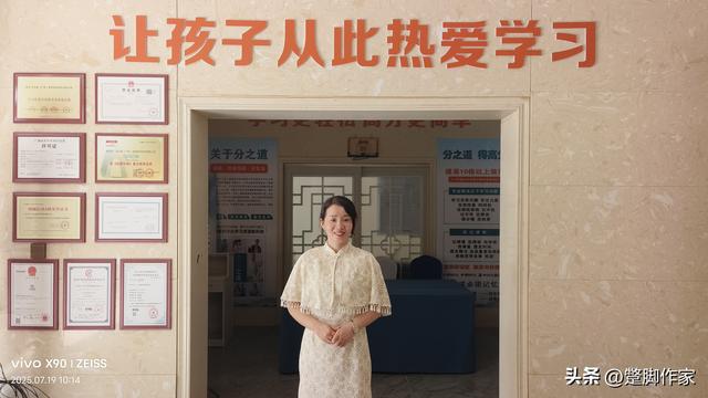 湘女李朝：从讲台17年到AI工作室，她如何用科技守护人文温度？