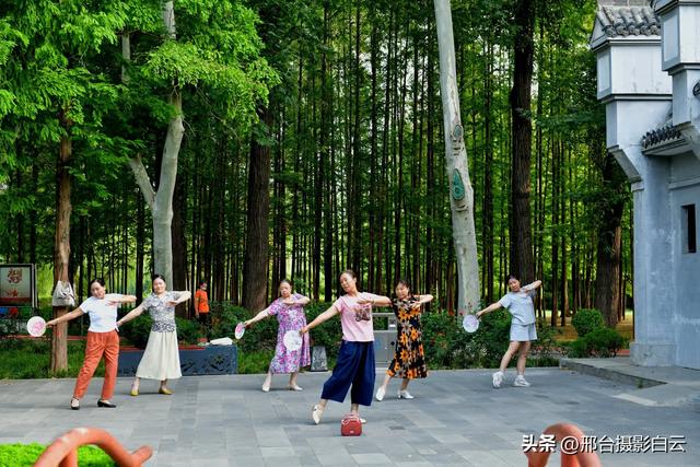 立秋之约：达活泉公园的诗意画卷（图）