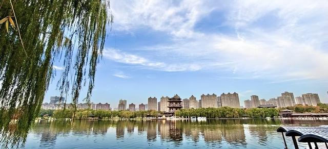 西安大唐芙蓉园:一池秋水作画屏 古典园林映画中