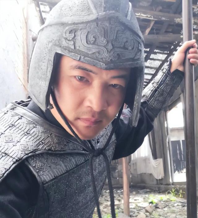 靠“睡后收入”游学尼泊尔的金融民工