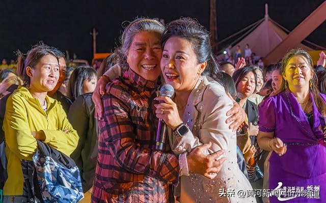 偏关：非遗之夜让长城“开口讲故事”