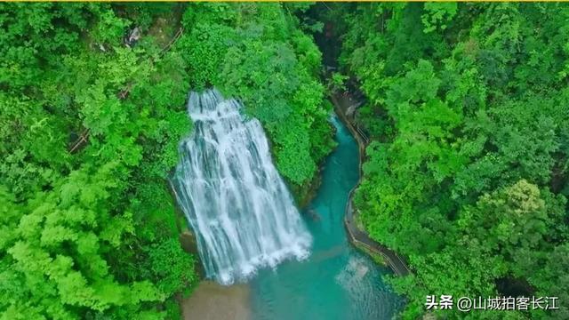 川东发展势头强劲的县，区域位置优势明显，拥有亚洲头号洞中瀑布