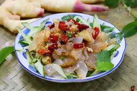 凉拌海蜇头的家常做法，记得“1泡2焯水”，海蜇咸度适中，吃起来嘎嘣脆图片