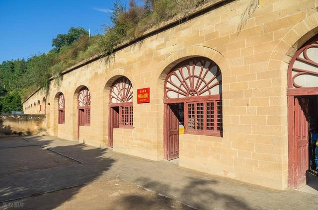 我是铜川人，去了延安和榆林，实话实说：这俩陕北名城差异真不小