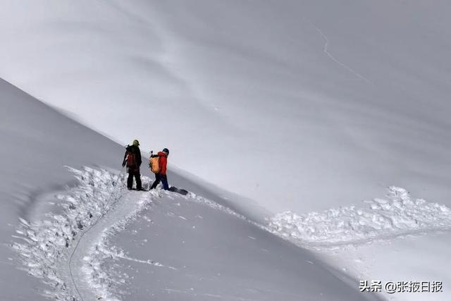 张掖两青年登上世界第八高峰马纳斯鲁峰