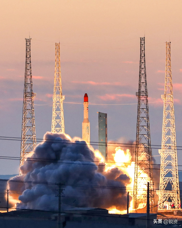 伊朗硬刚美国！放话导弹能轰华盛顿，没轨迹数据是真强还是在演？