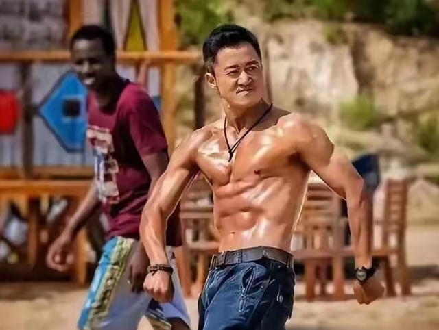 不听李连杰劝！大阅兵当天吴京再度打脸 ，这次轮到杜江扬眉吐气