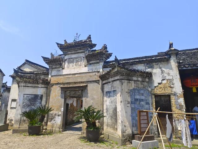 在富春江畔遇见孙权故里，网评有争议的龙门古镇其实很有看头