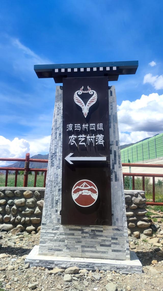 拉萨堆龙苯教直龙遗址，寺保留了吐蕃的残垣断壁，沧桑感扑面而来