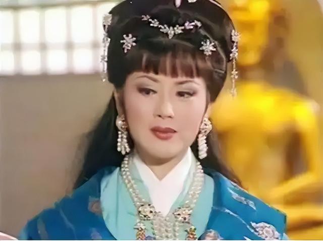 她是中国第一美妇，坐牢、离婚、拍三级片，还因太美被克林顿接见