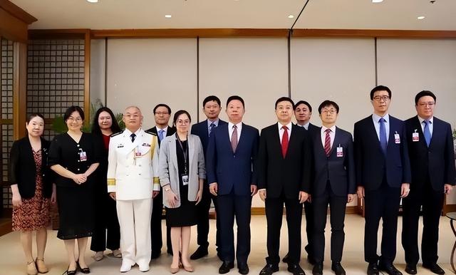 中方彻底摊牌：12人同进退	，只要马科斯点头，使馆关闭，立马走人