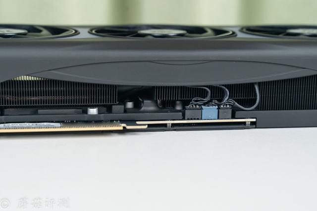 或是50系高端显卡中值得入手的一款、影驰RTX 5070 Ti星曜NOX OC显卡