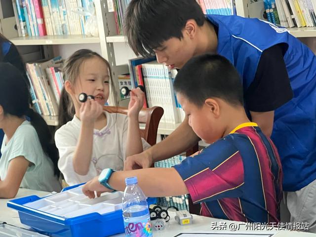 南村镇东片社工站举办“AI 趣玩·积木拼创”活动 科技赋能儿童成长