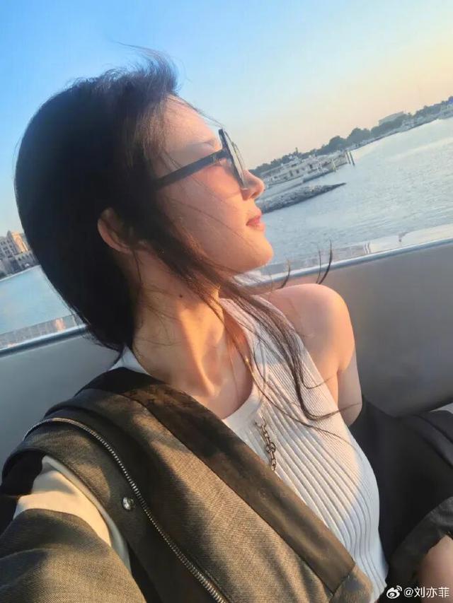 刘亦菲晒照，“真的瘦了” 原本的“珠圆玉润”感不见了