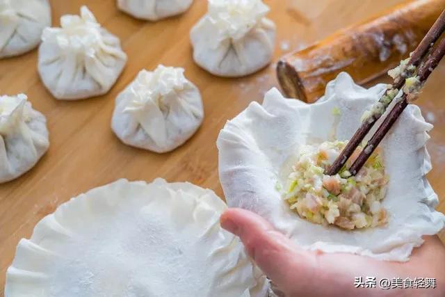 做烧卖皮“水和粉”好多人比例就弄错了,难怪皮难擀,干硬不好吃