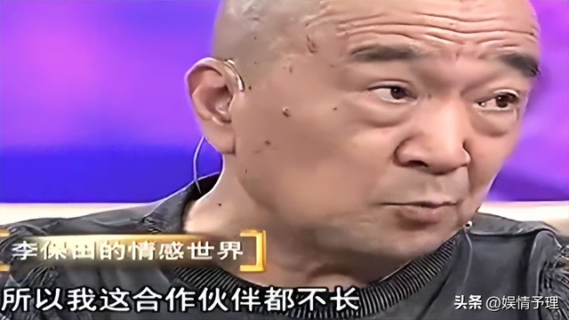 78岁李保田近况令人唏嘘，住处杂乱喝10元桶装水，如今老到不敢认