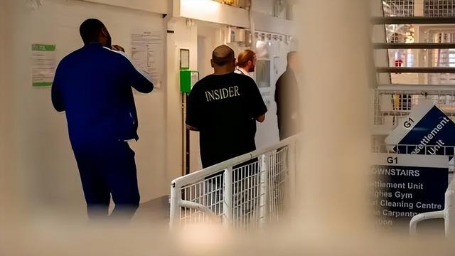 外籍重犯月内接连上演“胜利大逃亡”，公众安全沦为政治牺牲品？