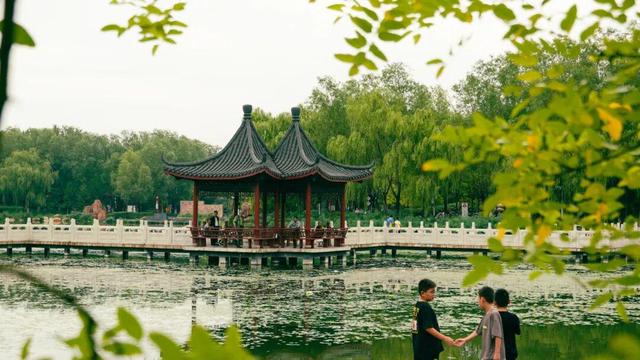 报告！前方到站北方海南→