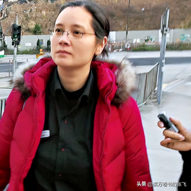 她认干爹，拍风月片，被导演霸王硬上弓，靠山去世后沦为服务员