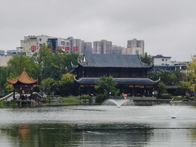 南行漫记：放慢行走的脚步，我们在南充休整