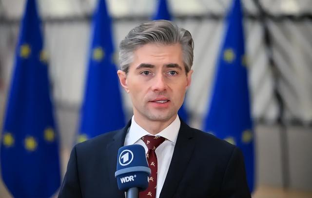 驱逐中国外交官、阻挠两岸统一！遭反制后又跑来求和，晚了