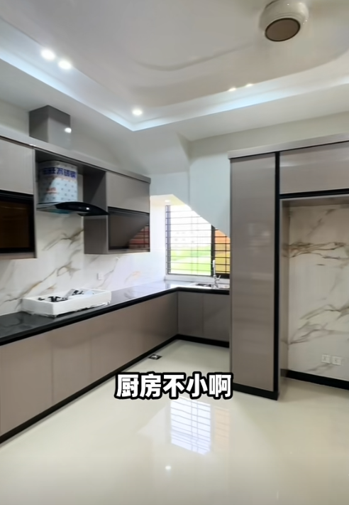 东北小伙被印度高种姓女友看上，老丈人赠千万别墅，他不满要回国