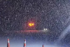 最新路况！和静县辖区部分道路因路面结冰交通管制图片