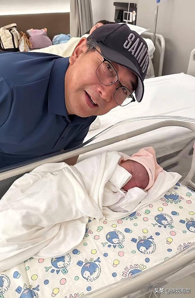 水均益官宣新身份！31岁女儿疑未婚生女，00后男友背景不简单