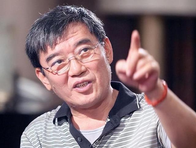 73岁李立群现状：找朋友借钱无人理，当众流泪，坦言后悔回到台湾