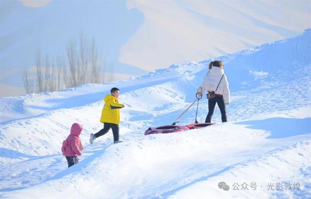 敦煌“童话雪乡”引客来