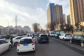 郑州交警十一支队破解长椿路违停治理难题图片