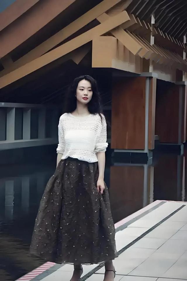 这跟不穿有啥区别？32岁李梦真空上阵！几乎全裸，简直太大胆