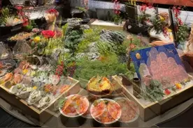 "广州女富婆豪华宴请闺蜜，结账时震惊全场"图片