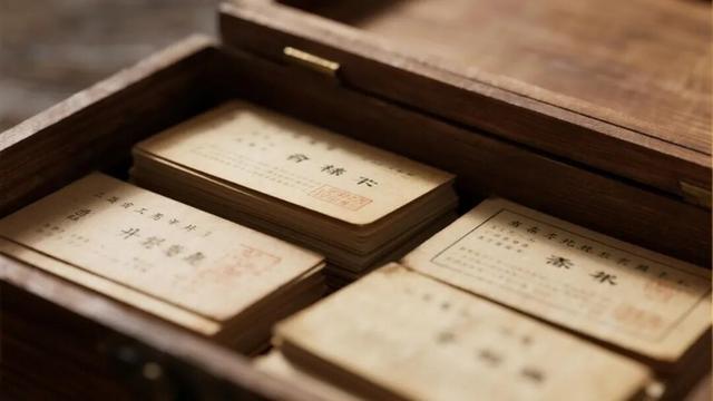 吴海瑛：名片，时代抖落的鳞片