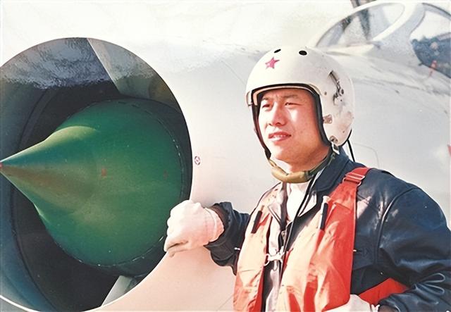 攻不了也守不住！中国空军在西藏上空，足足被印度空军欺负了40年