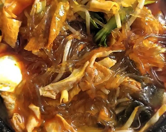 皖南秋游指南:11-12月邂逅人少景美的诗意秘境,尝遍徽州美食。