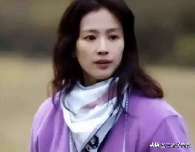 刘亦菲母亲刘晓莉：今66岁仍单身，身材傲人，长得比女儿还漂亮