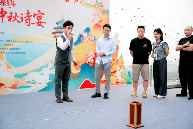 成都龙泉驿区桃花故里景区举办“桃源山月·中秋诗宴”国风游园会