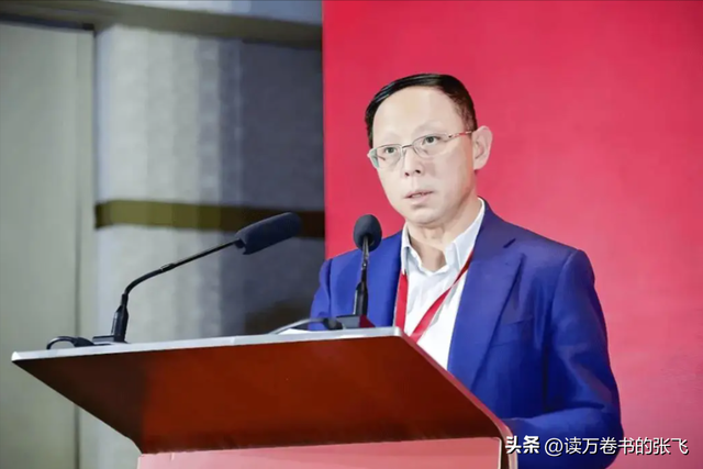 一家子全是美籍，却还在国内“捞金”，年赚4亿	，账上还存有130亿