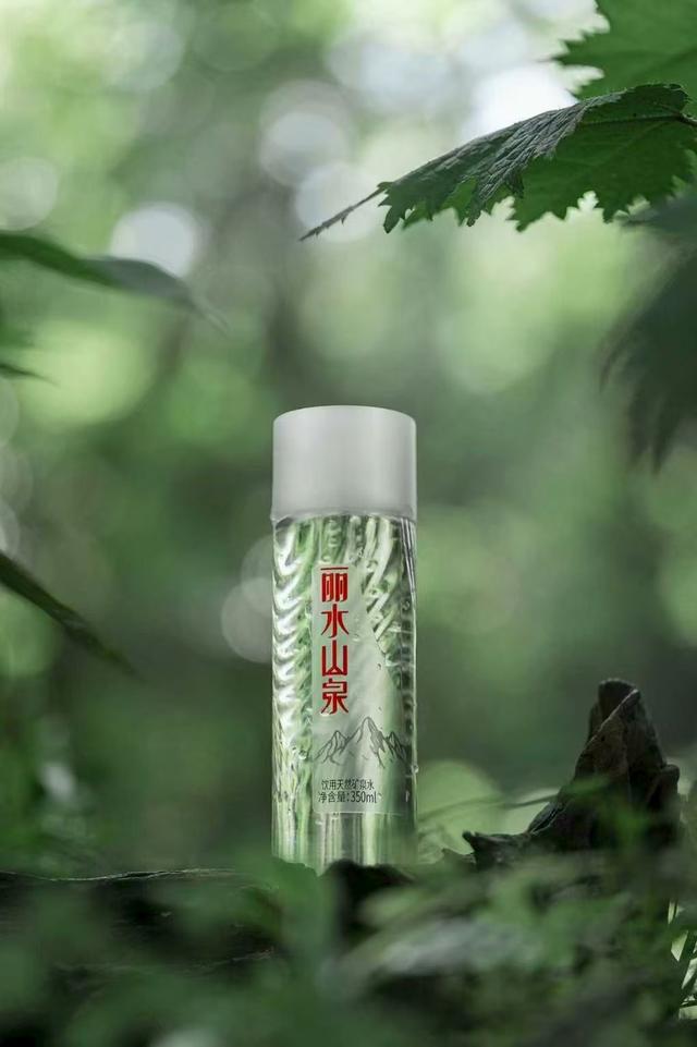 央视国宴上的那瓶水火了！不是娃哈哈，更不是农夫山泉