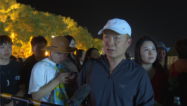 敦煌112辆免费公交夜送万名游客