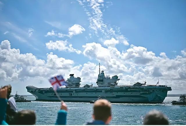 450台光刻机，2153亿！荷兰正式宣布，外媒：ASML开始秋后算账了