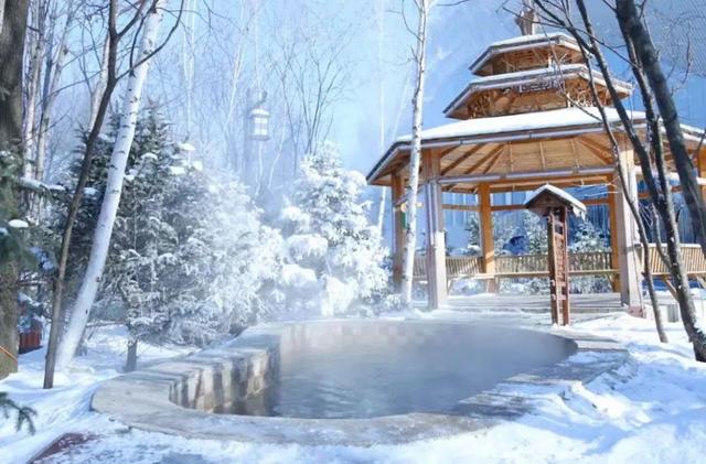 来黑龙江在雪地里泡汤，才是冬天的正确打开方式！