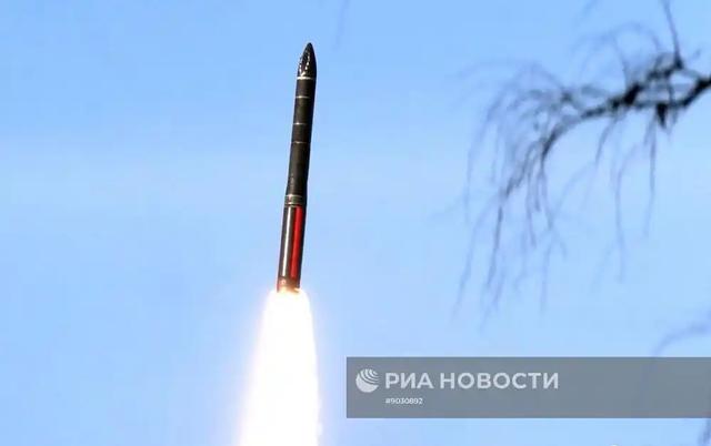 普京可能不得不停战了！最大财源被切断，再想打也没钱了！