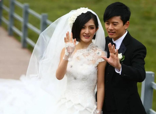 结婚14年后，姐弟恋的“残酷现实”，在张杰身上展现的淋漓尽致
